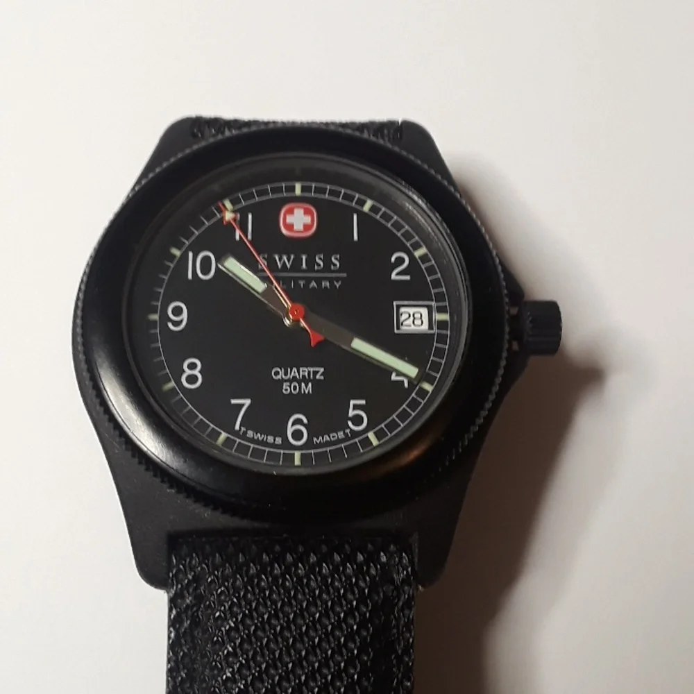 c RARE NEW VINTAGE SWISS MILITARY 50M QUARTZ ARMY NYLON BAND DATE WATCH